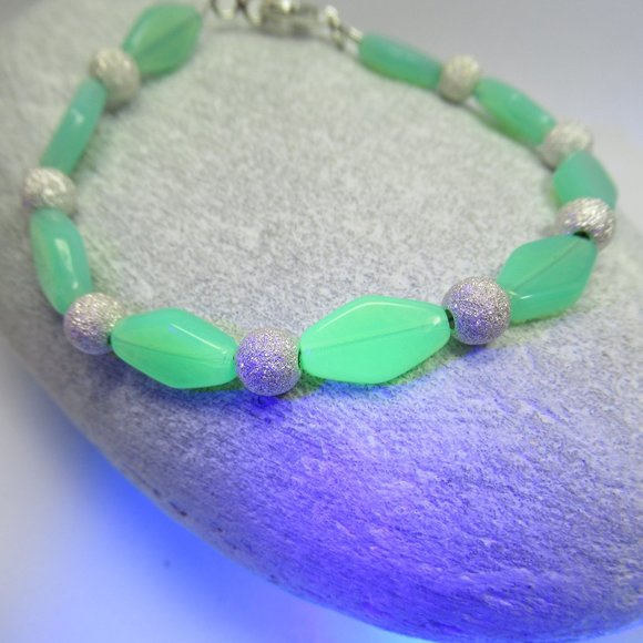 Vintage Uranium glass and Stardust sparkle sterling bead bracelet - Picture 11 of 15